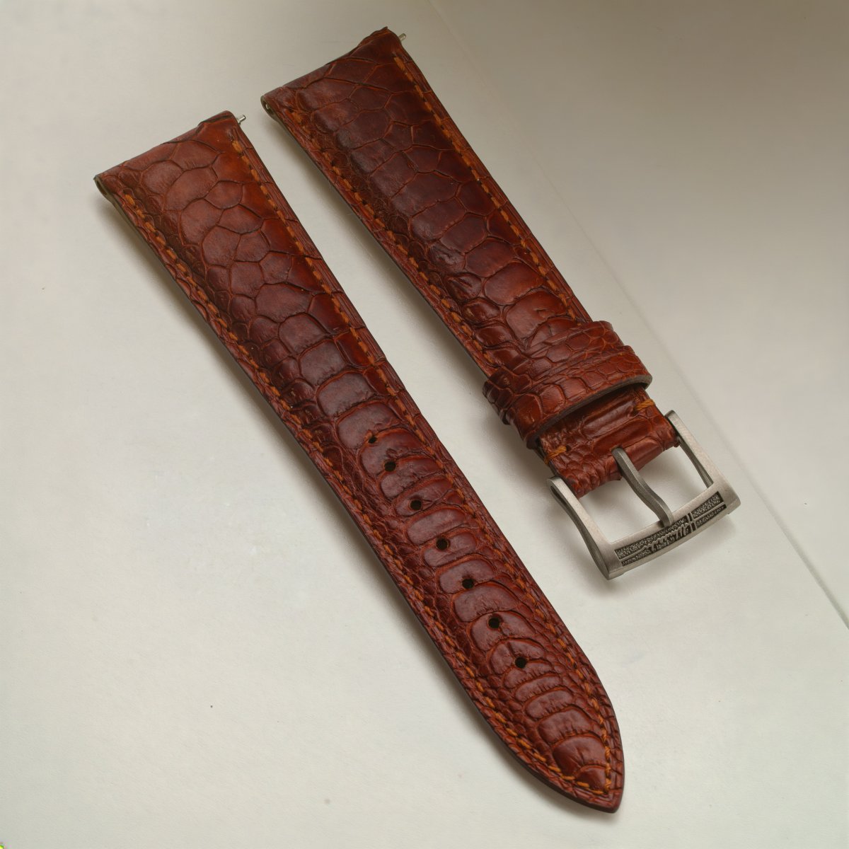 Rooster Leg Cognac diagonal strap view