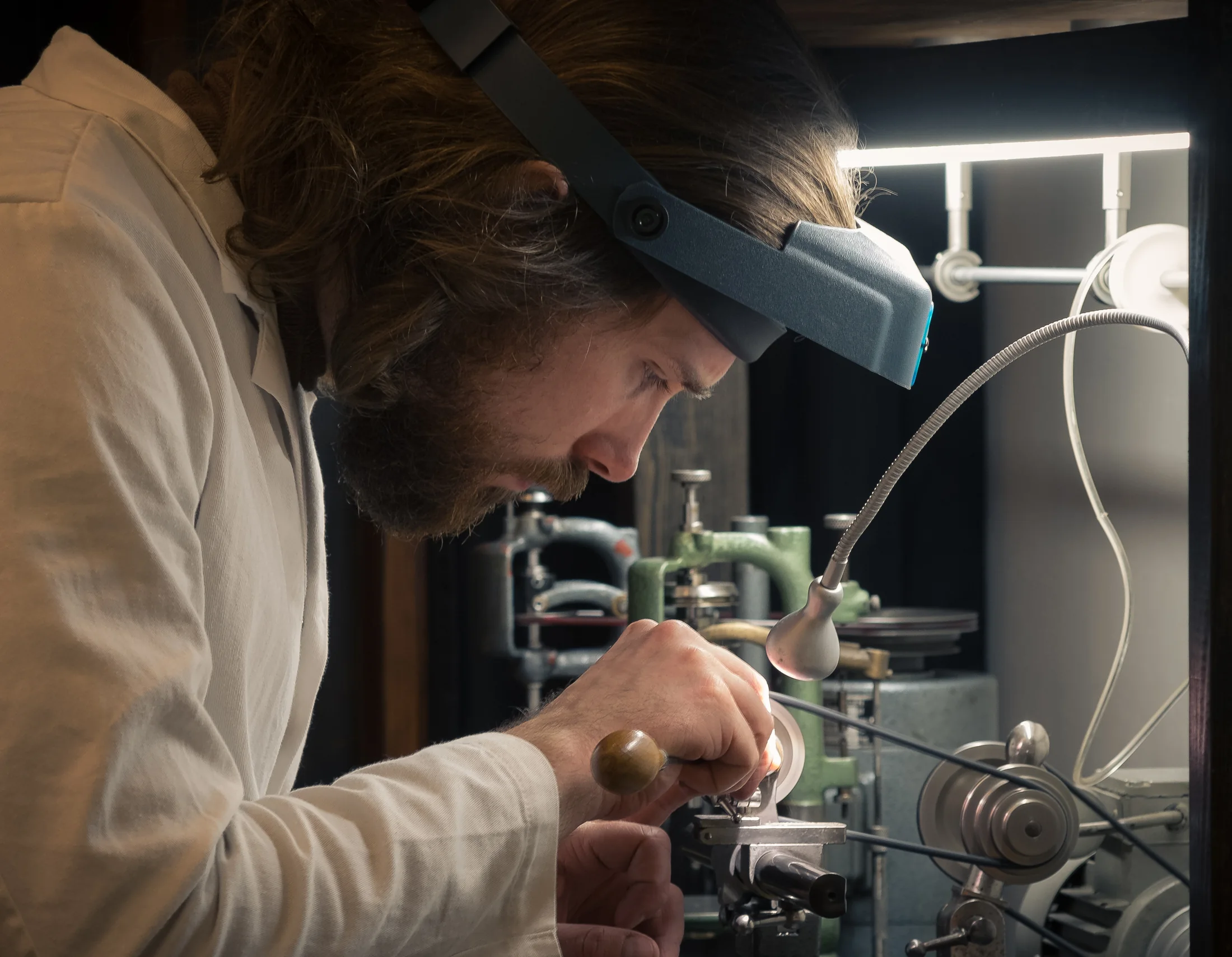 Michiel Holthinrichs turning a component at the workbench