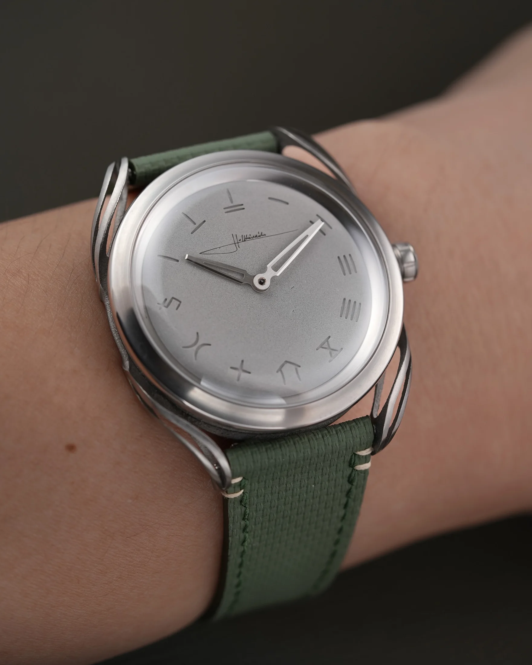 Holthinrichs Concrete Jungle watch worn on the wrist